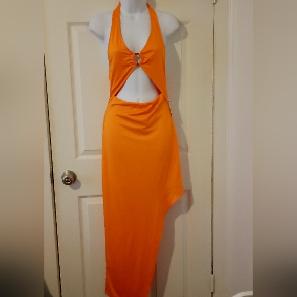 Almost Famous Dresses & Skirts - 🟣Almost famous yellow 💛 halter dress